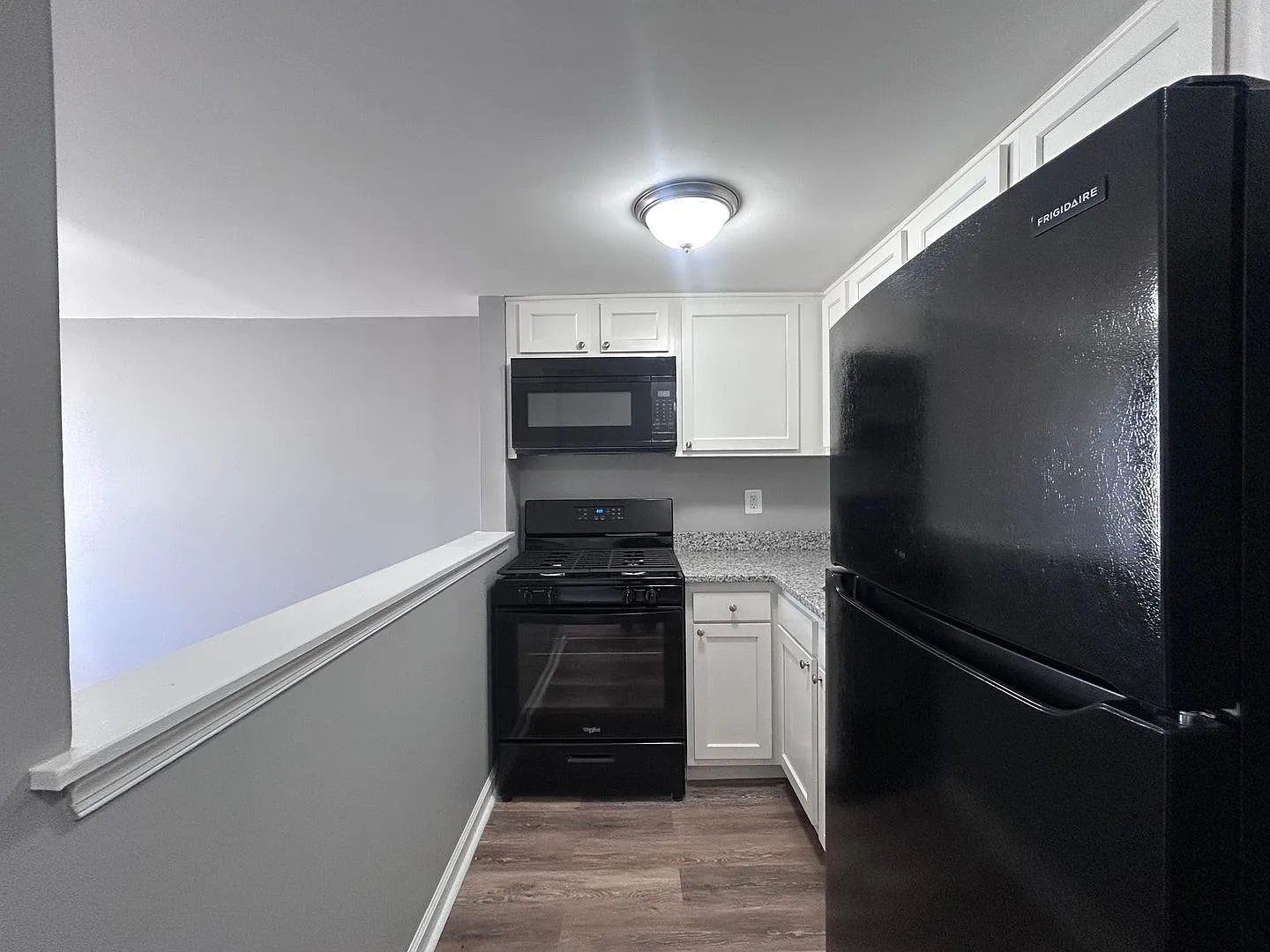 Baltimore - 2 bedrooms and 1 bath Available! — Photo 2