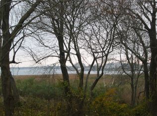 27 Hampton Rd, Shirley, NY 11967