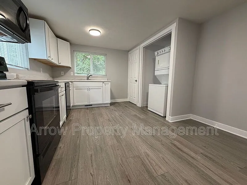 2 bed, 1.0 bath, 828 sqft, $1,320 — Photo 2