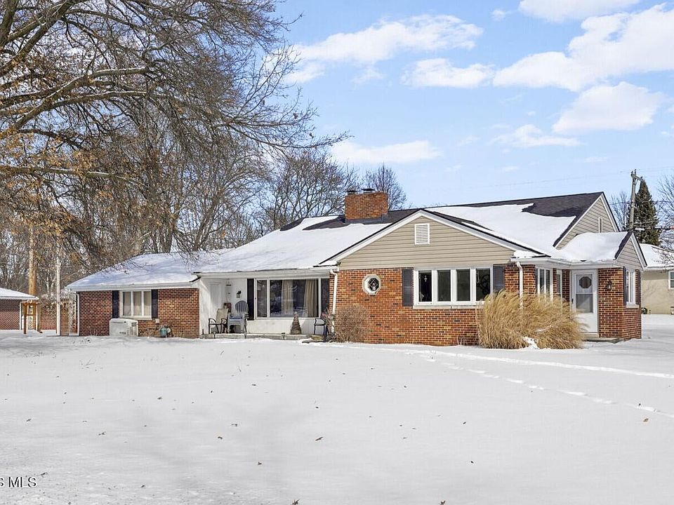 1st image of 1020 Country Club Dr