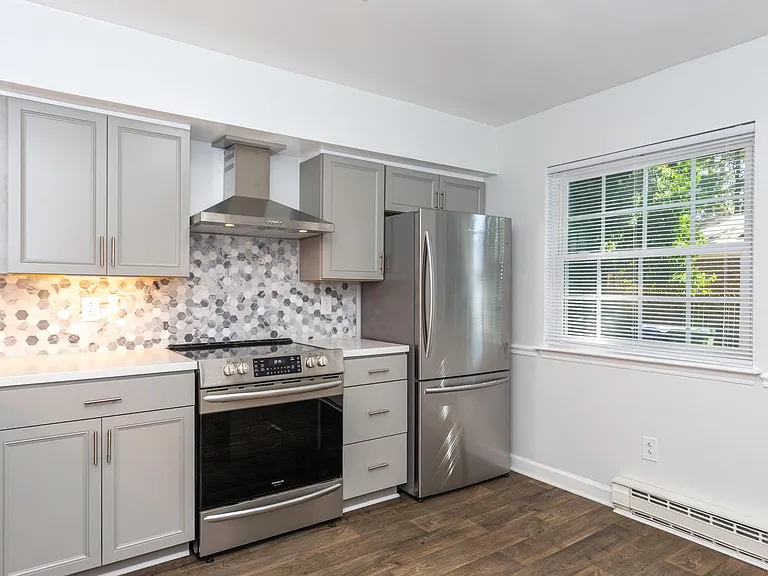 9392 Pine Tree Rd #B — Photo 10