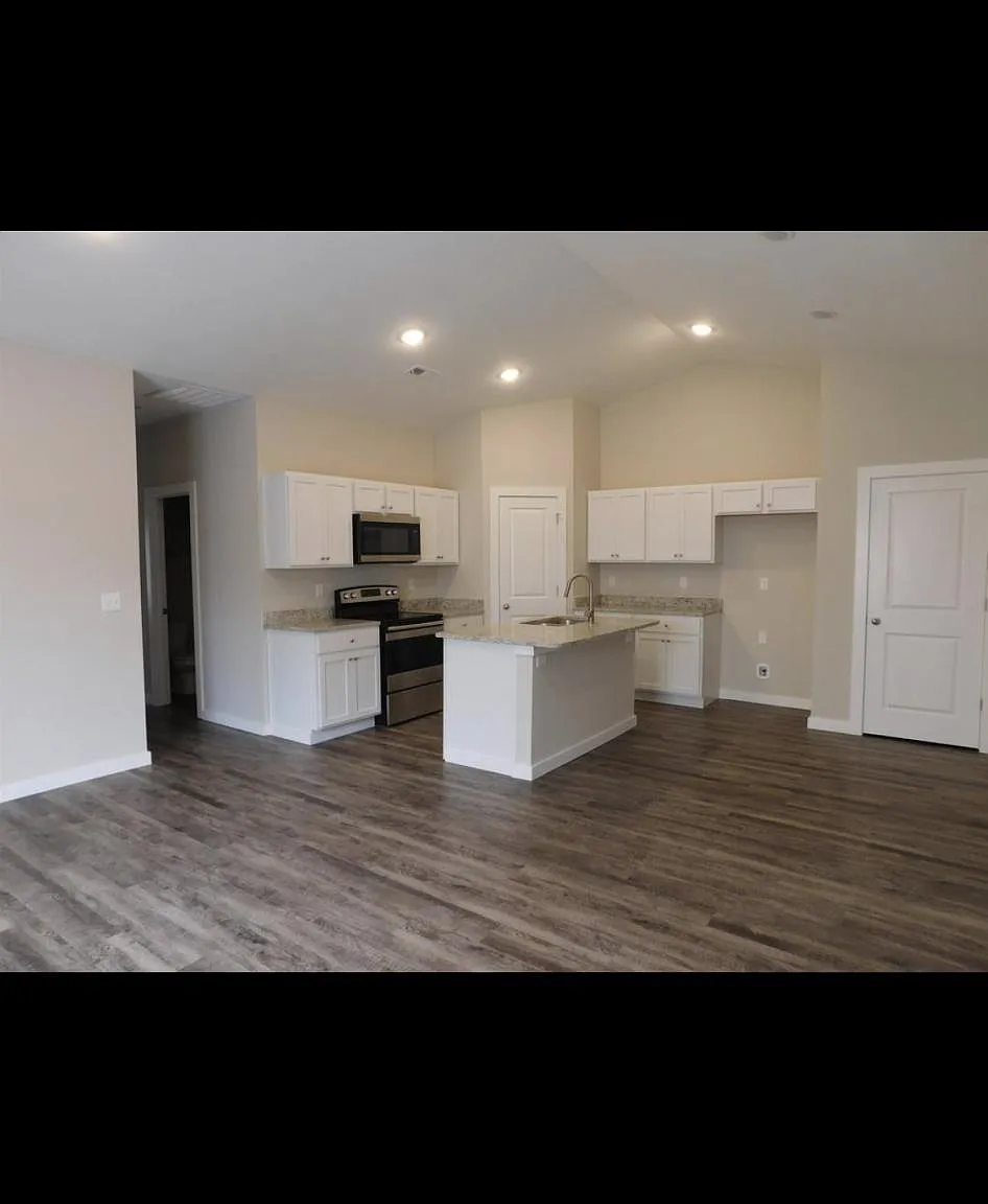 628 E Martens Dr — Photo 2