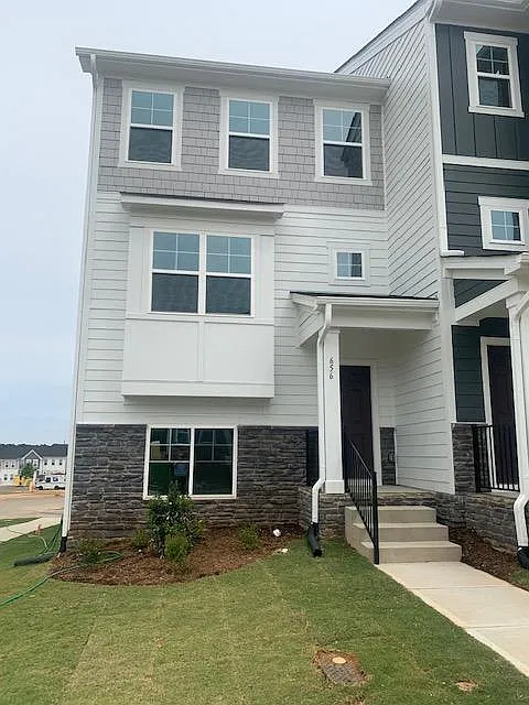 3 bed, 3.5 bath, 1818 sqft, $2,075 — Photo 1