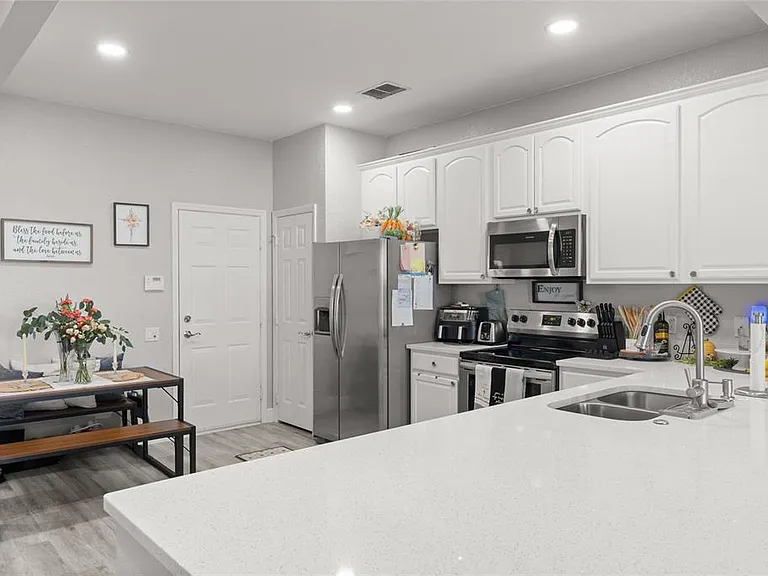 15048 Bellinkoff Ln — Photo 8