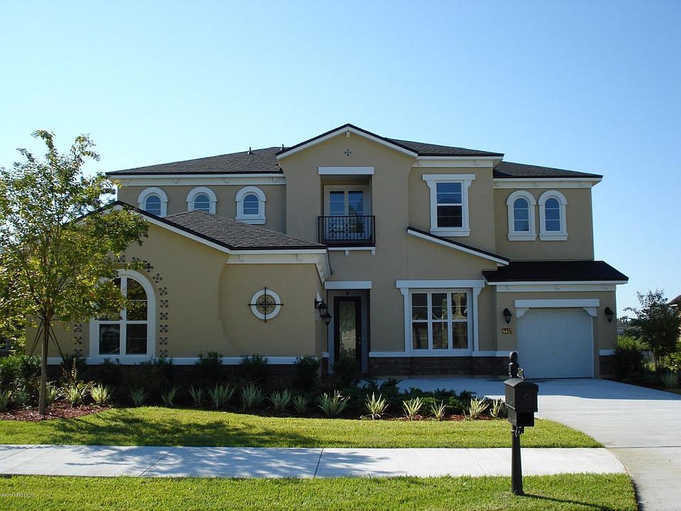 Exterioir Front Center