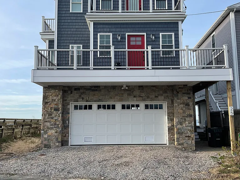 25 Beach Rd W — Photo 12