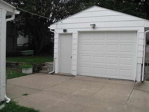 3rd image of 4407 S 26th St