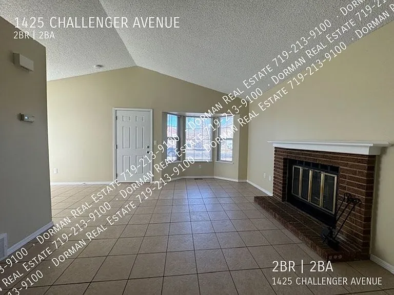 1425 Challenger Ave — Photo 6