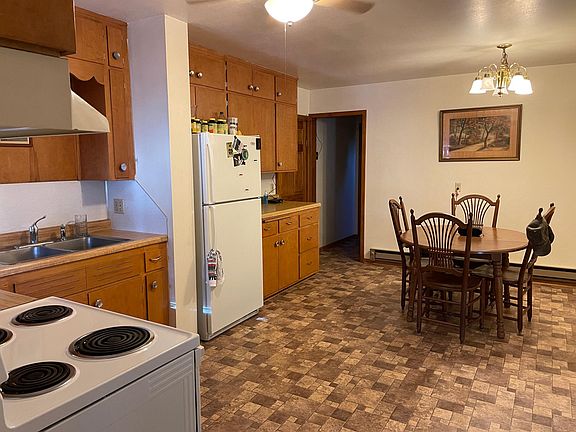 THIS UNIT IS ABOUT TO UNDERGO RENOVATION TO THIS SUPER LARGE KITCHEN. SEE LISTING FOR DETAILS. SHOWN HERE, KITCHEN BEFORE RENOVATION.
