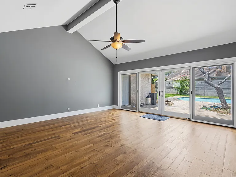 1710 Whitehaven — Photo 8