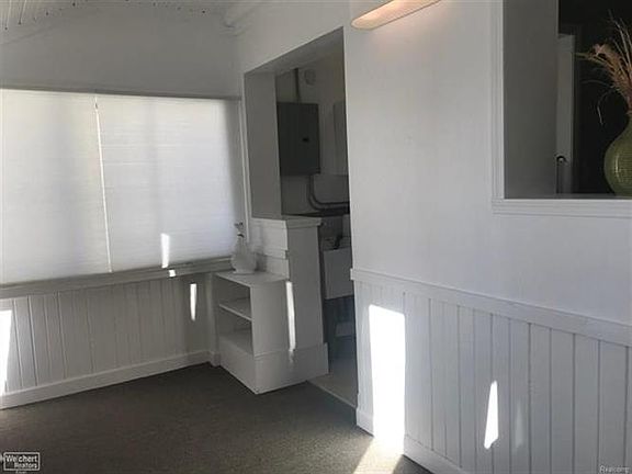 5th image of 22424 Lange St