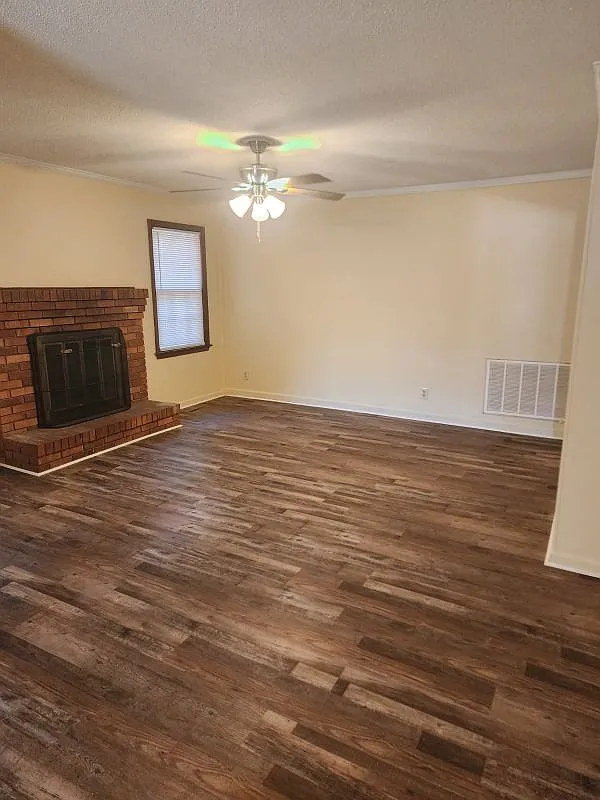 3 bed, 2.0 bath, 1513 sqft, $1,800 — Photo 2