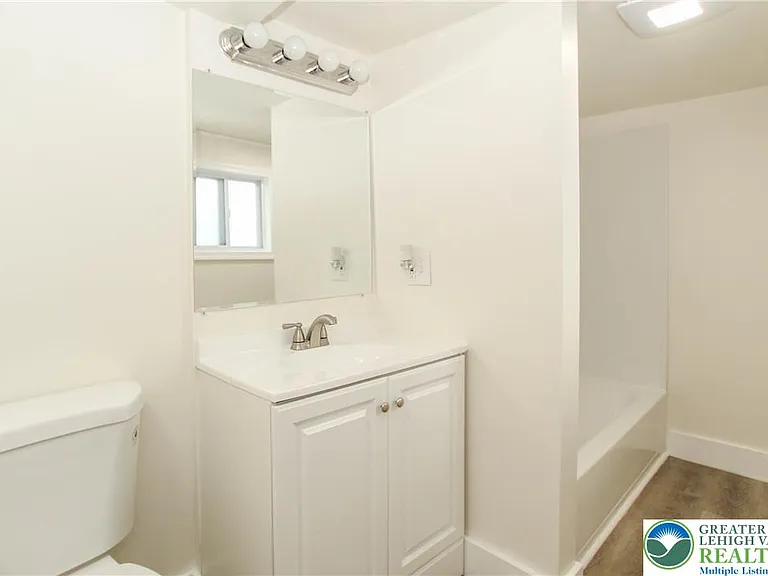 330 Walnut St — Photo 7