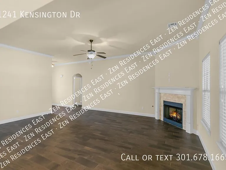 1241 Kensington Dr — Photo 3