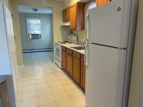 4th image of 217 Goldenrod Ave