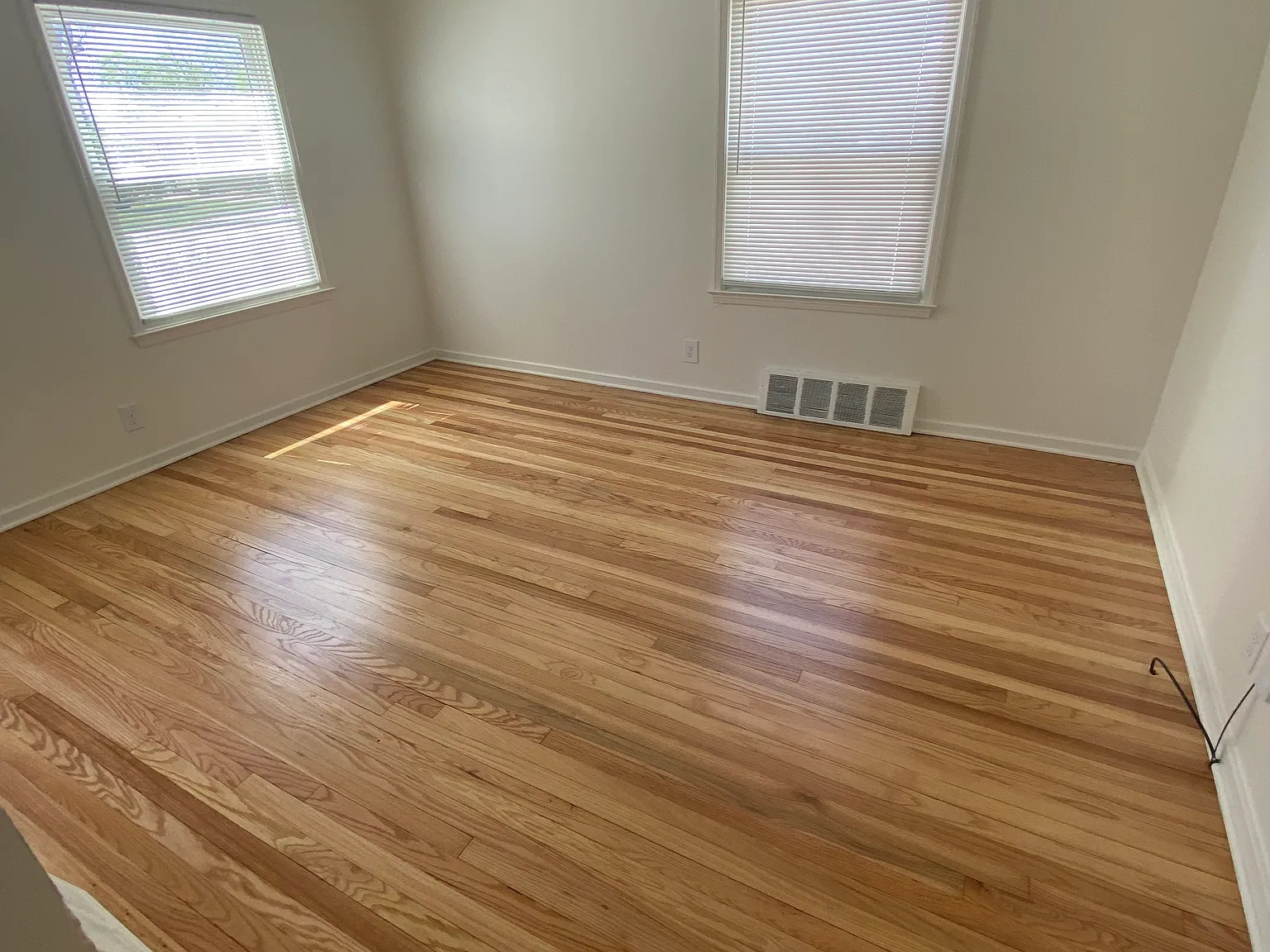 3 bed, 1000 sqft, $2,000 — Photo 3