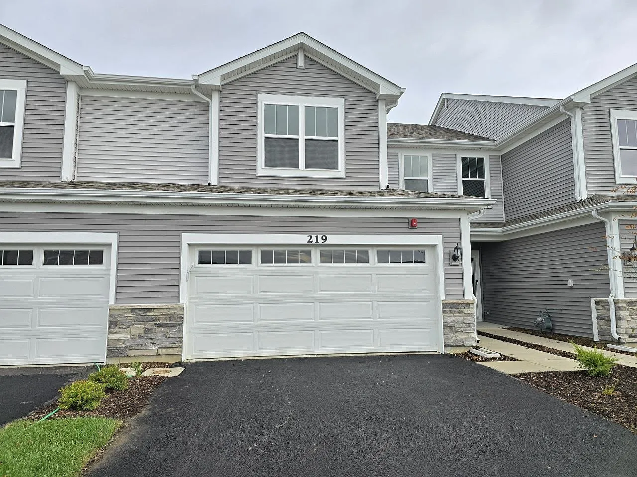 3 bed, 2.5 bath, 1840 sqft, $2,750 — Photo 2