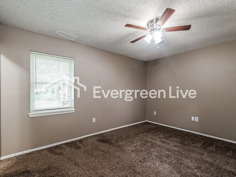 408 Shenandoah Rd N — Photo 8