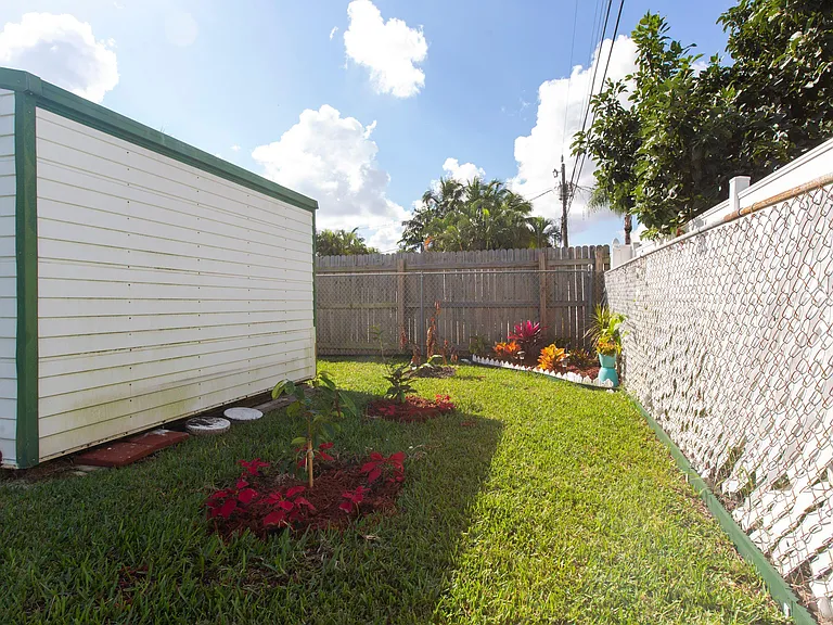 343 Balsam St — Photo 32
