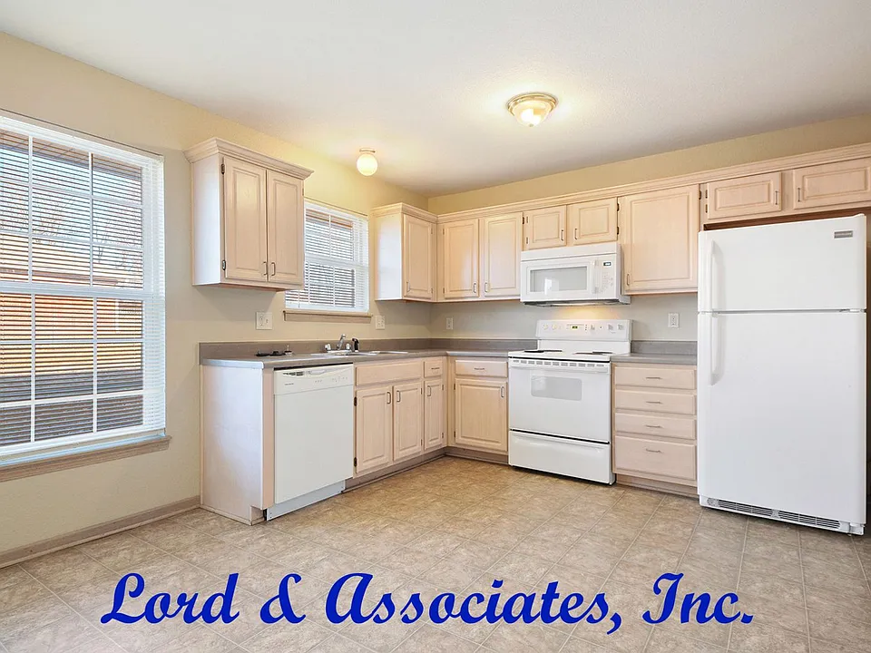 309B NE 7th St