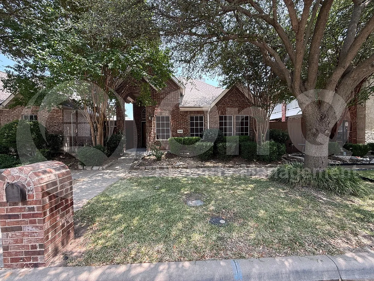 3 bed, 2.0 bath, 1785 sqft, $2,450 — Photo 3