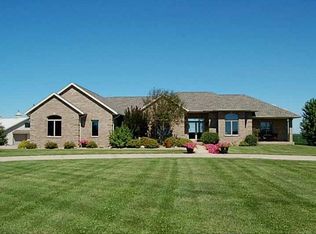 2556 Hindman Rd, Marion, IA 52302