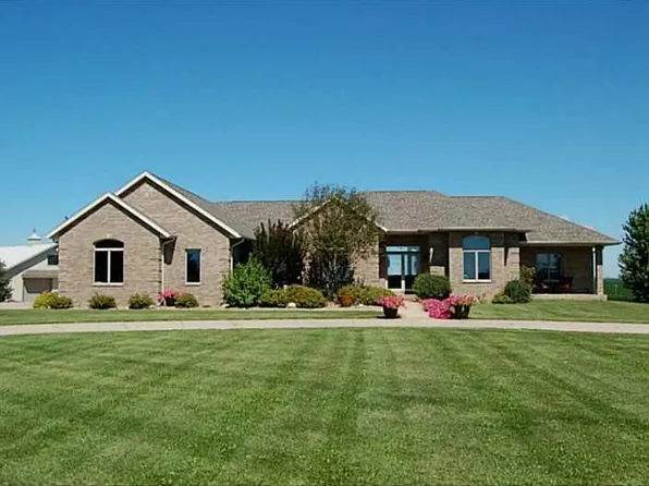 2556 Hindman Rd, Marion, IA 52302