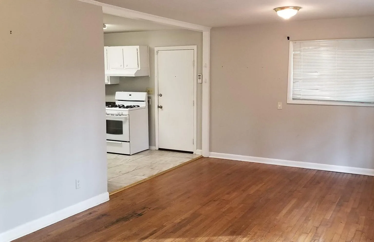 3 bed, 960 sqft, $1,900 — Photo 3