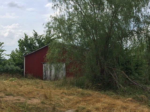 2nd image of 2820 Edmonton Rd