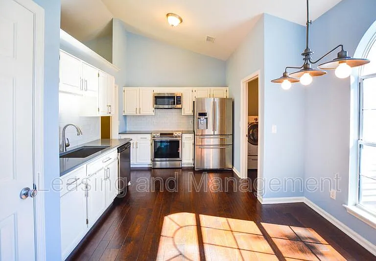 606 Portico Park — Photo 4