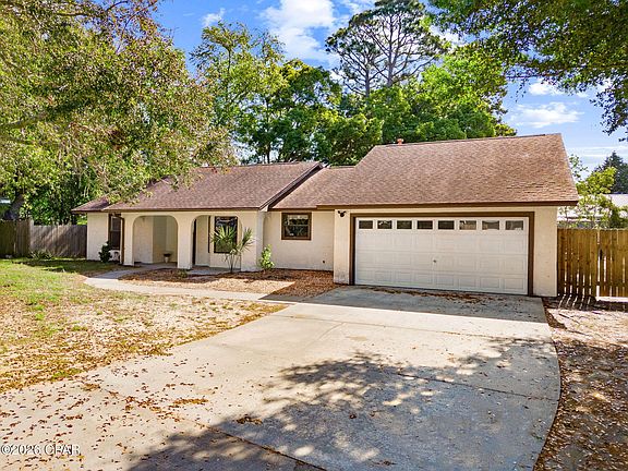 3rd image of 902 Laurel Oak Ln