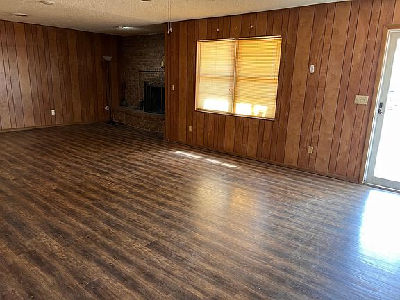 5th image of 901 S Pecos St
