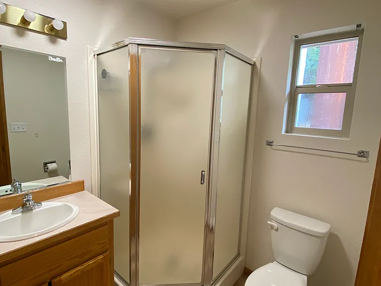 905 SE Stratford Ct — Photo 17