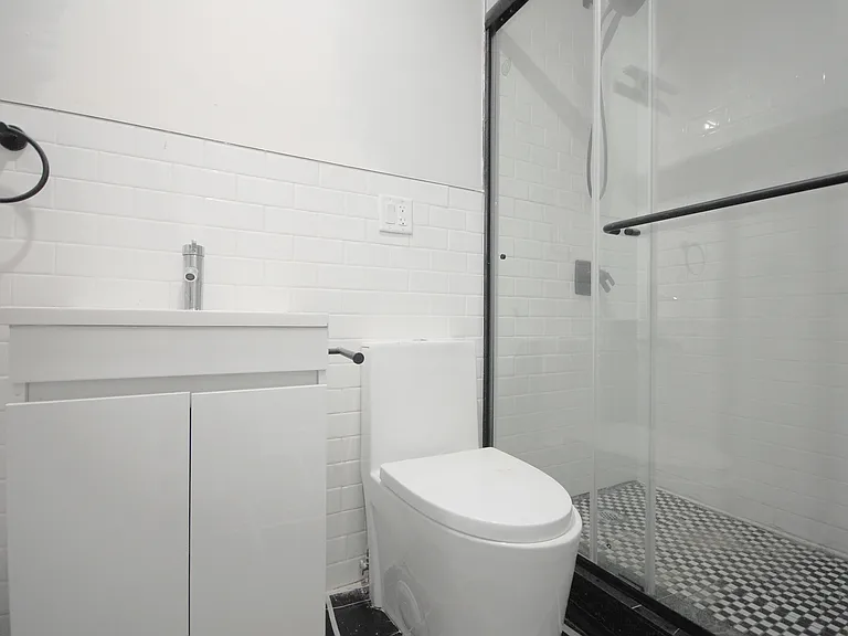 49 E 56th St #1 — Photo 4