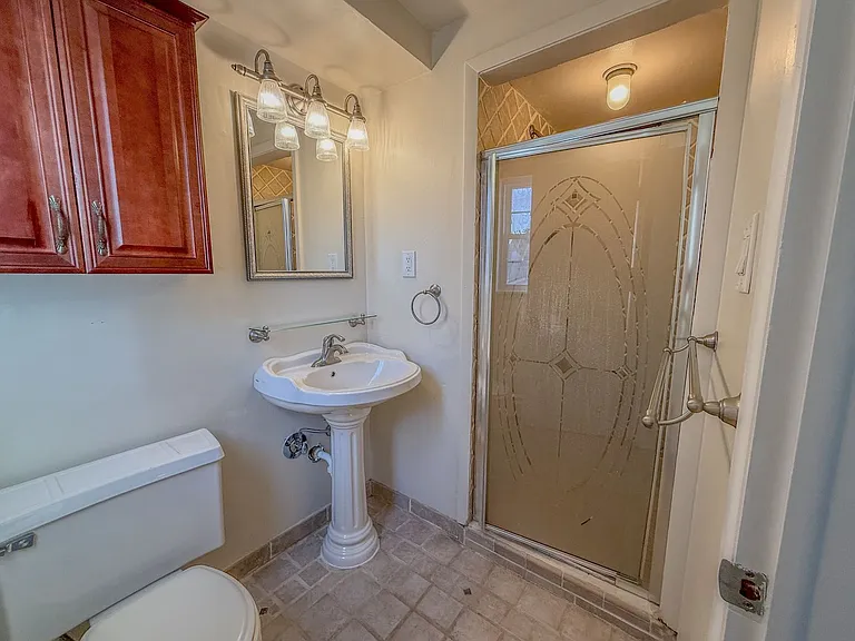 2710 Pendleton Dr — Photo 30