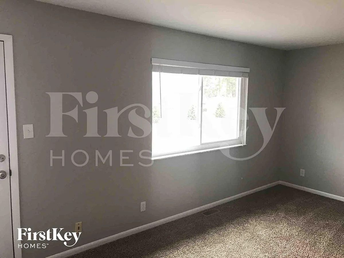 Building Photo - 1758 Hilltree Dr