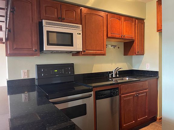 2nd image of 633 Robert St S APT 301