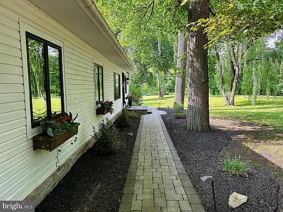 4th image of 321 Tomlin Station Rd