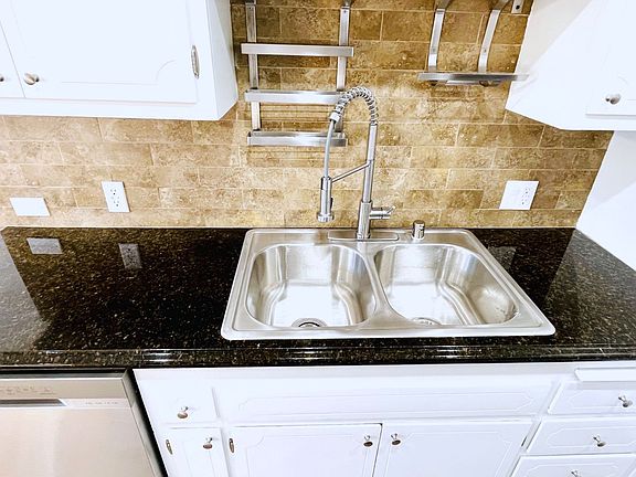 5th image of 13440 Victory Blvd #8