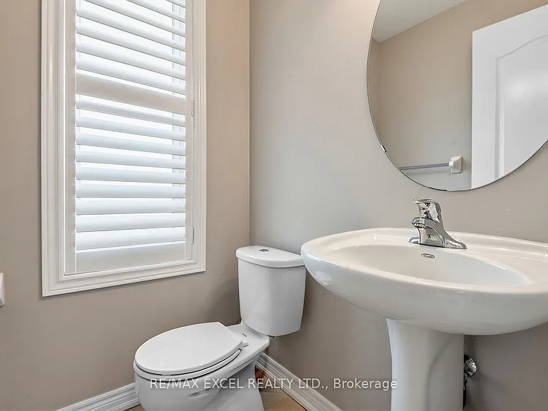 25 Demott Ave — Photo 16