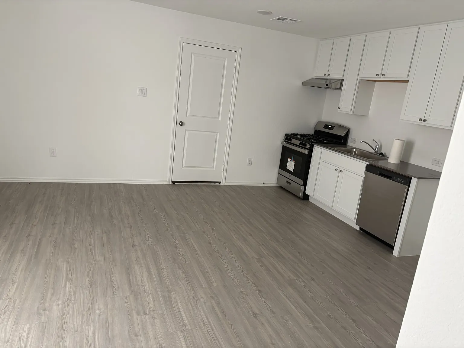 2 bed, 741 sqft, $1,205 — Photo 2