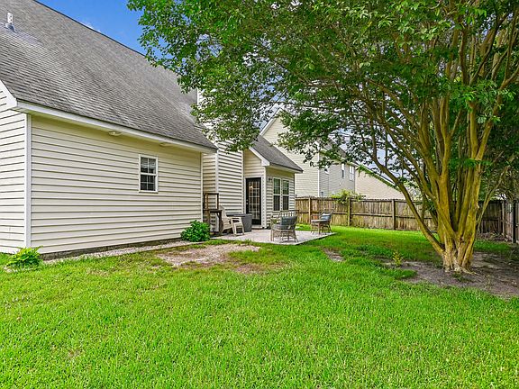 4th image of 217 Equinox Cir