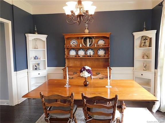 5th image of 9136 Bertram Ct