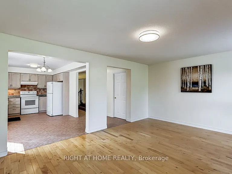 402 Lausanne Cres — Photo 10