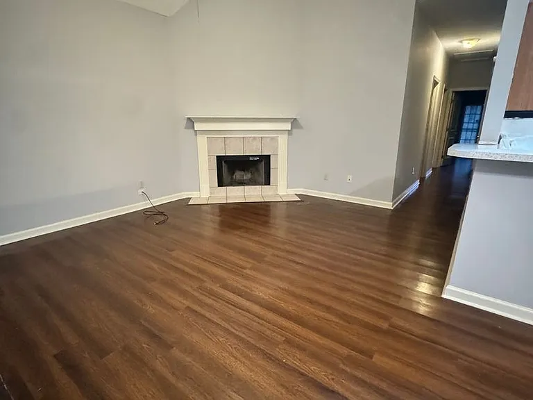 1271 Brady Hollow Ln — Photo 3