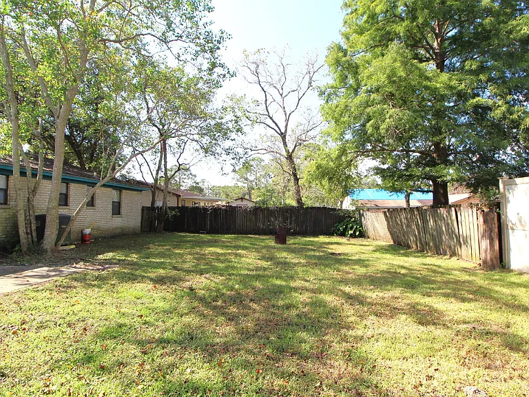 8224 Tempest Dr — Photo 15