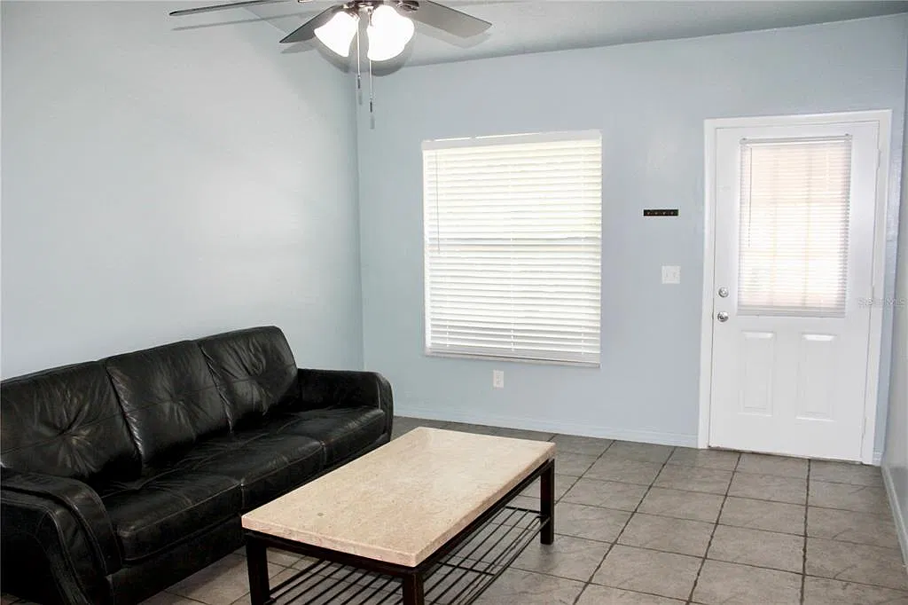 2 bed, 2.0 bath, 864 sqft, $1,850 — Photo 3