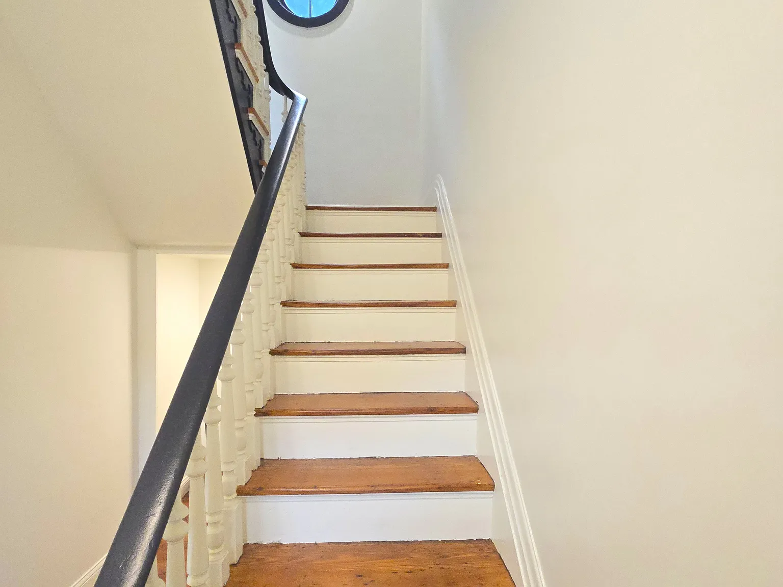 3 bed, 2.5 bath, 1850 sqft, $3,000 — Photo 3