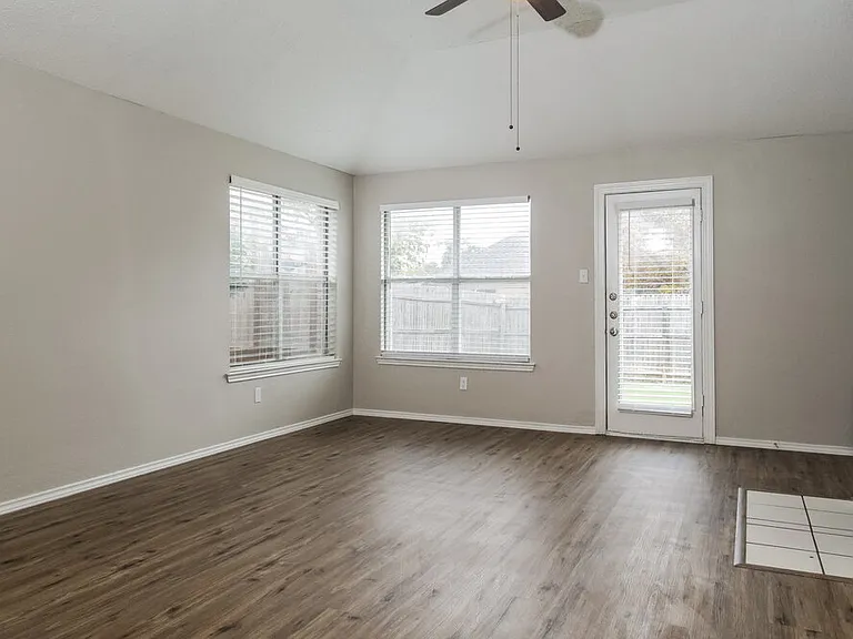 2864 Concho Trl — Photo 7