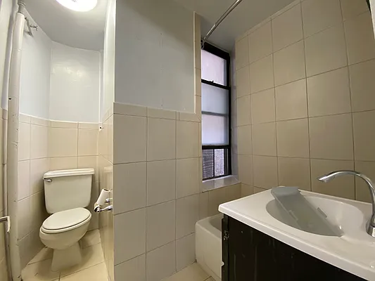 Rented by Kahen Properties | media 25